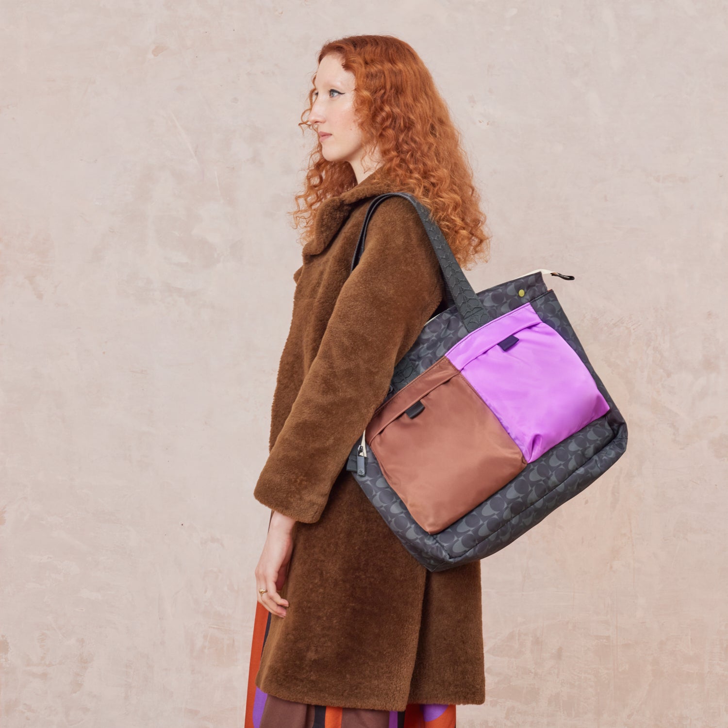 25AECBL862-9600_AxisTote-ColourblockMulti1_a6ccaf7e-48bf-4161-b995-bf51db16b4ad