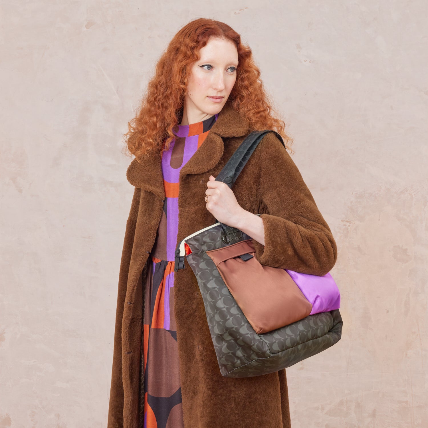 25AECBL862-9600_AxisTote-ColourblockMulti2_946410f8-6af0-4001-8667-d26ca07bc27c