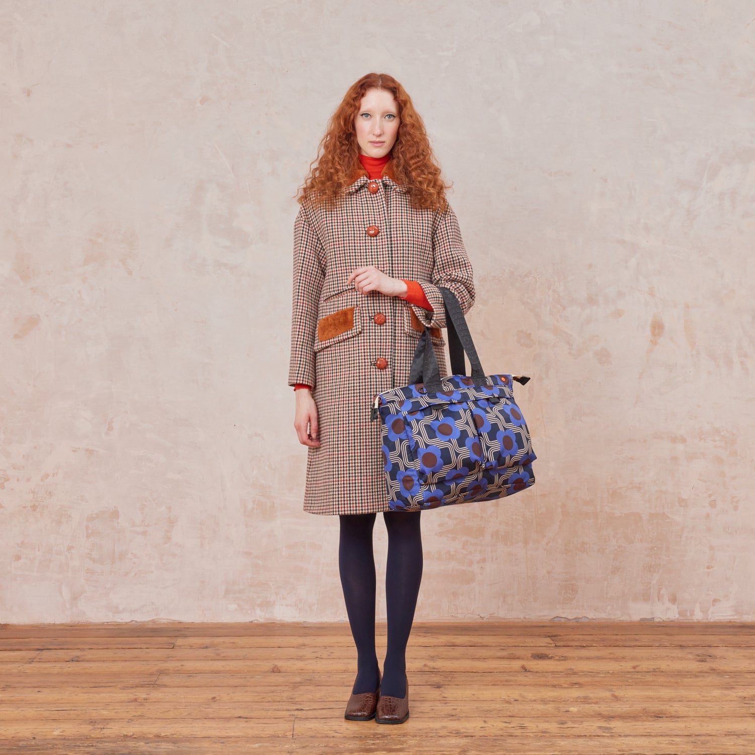 25AEEFL862-4050_AxisTote-ElectricFloraCobalt