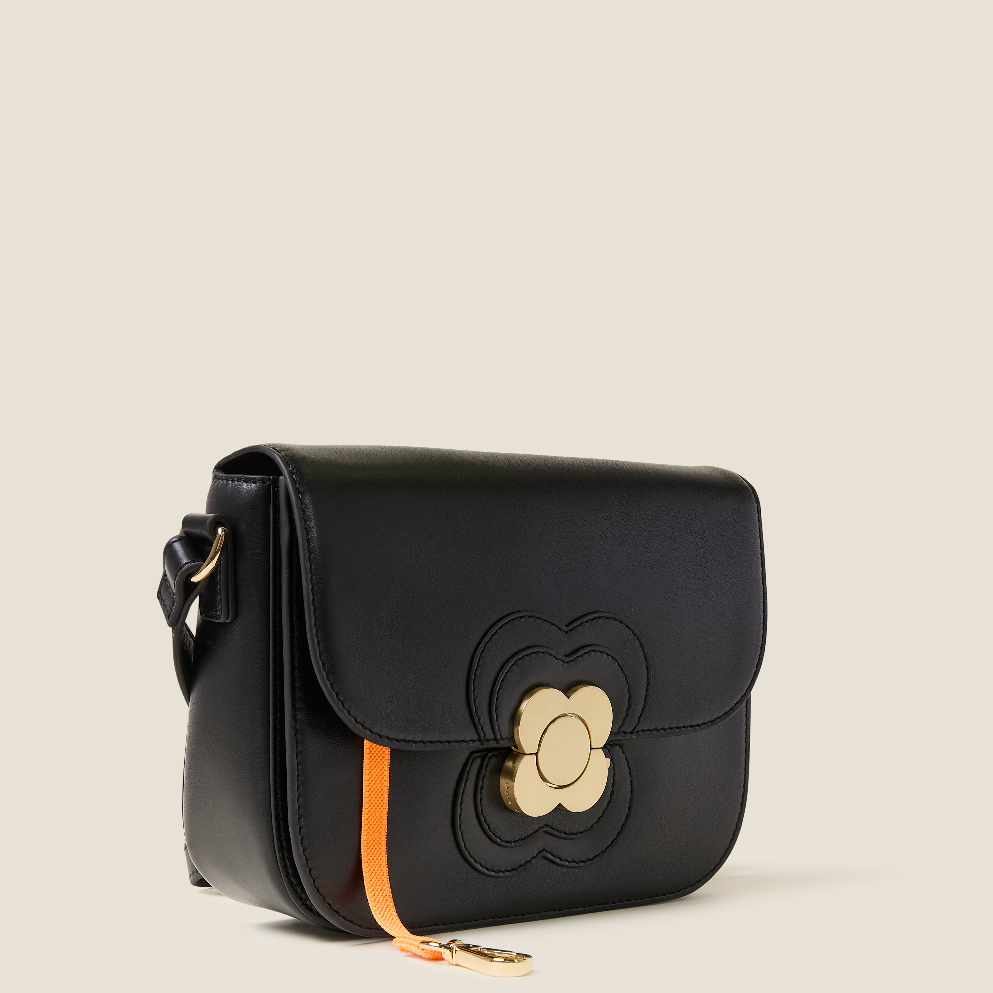 25AEFLA990-0010EclipseLeatherCrossbody-FlowerAppliqueBlack6