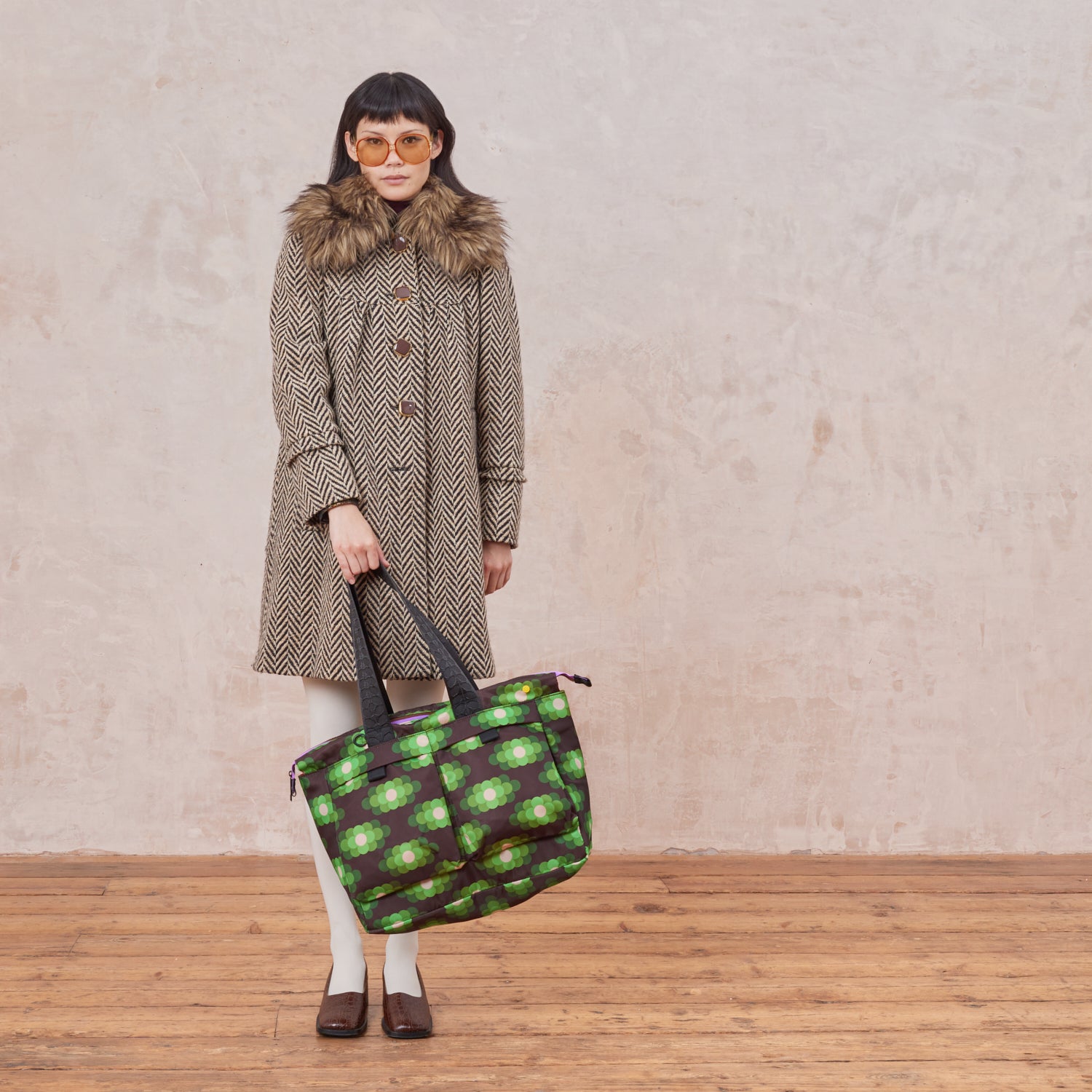 25AEFLH862-3025_AxisTote-FlowerHazeNeonGreen2