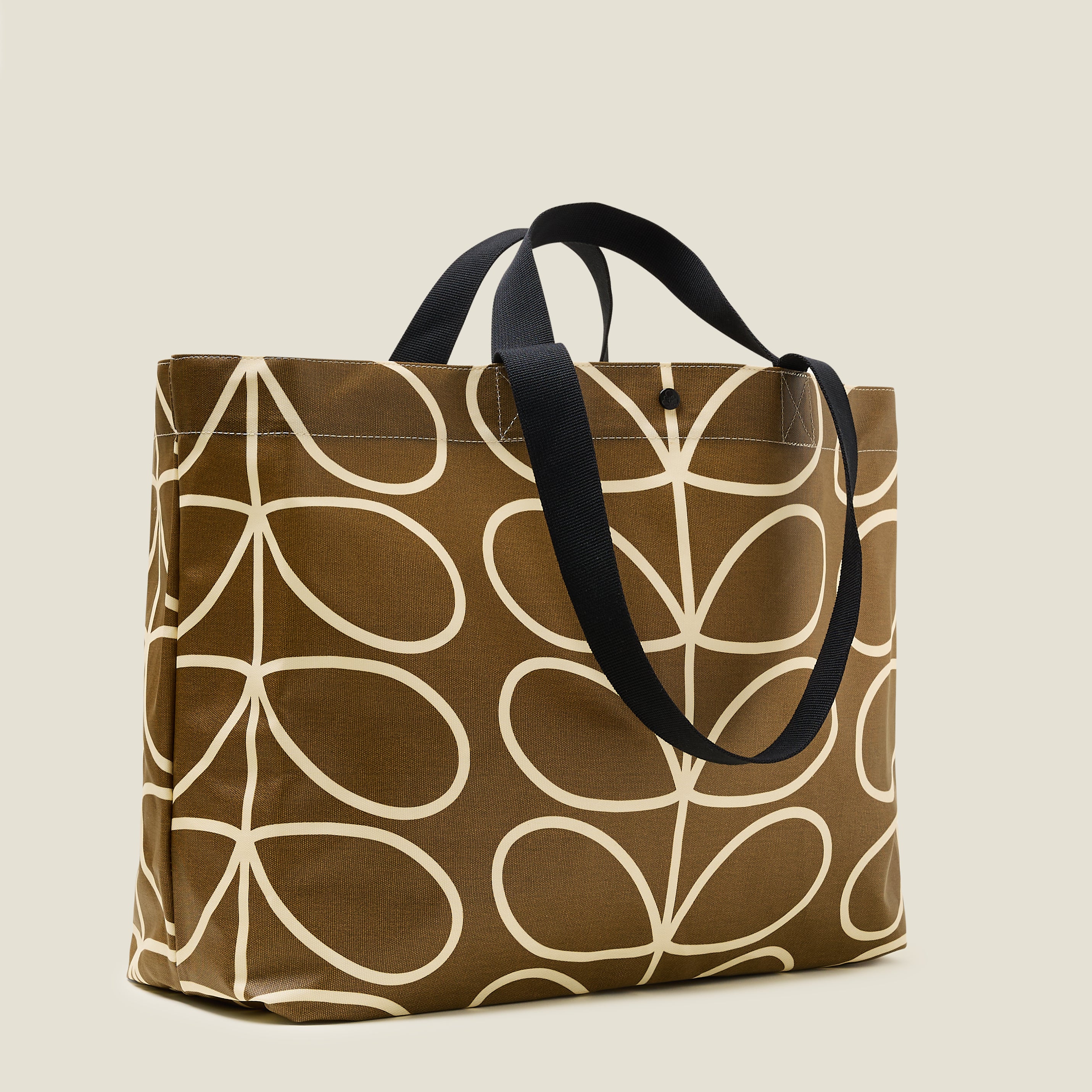 25AELIN976-2600RolloutLargeTote-GiantLinearSteamCamel1