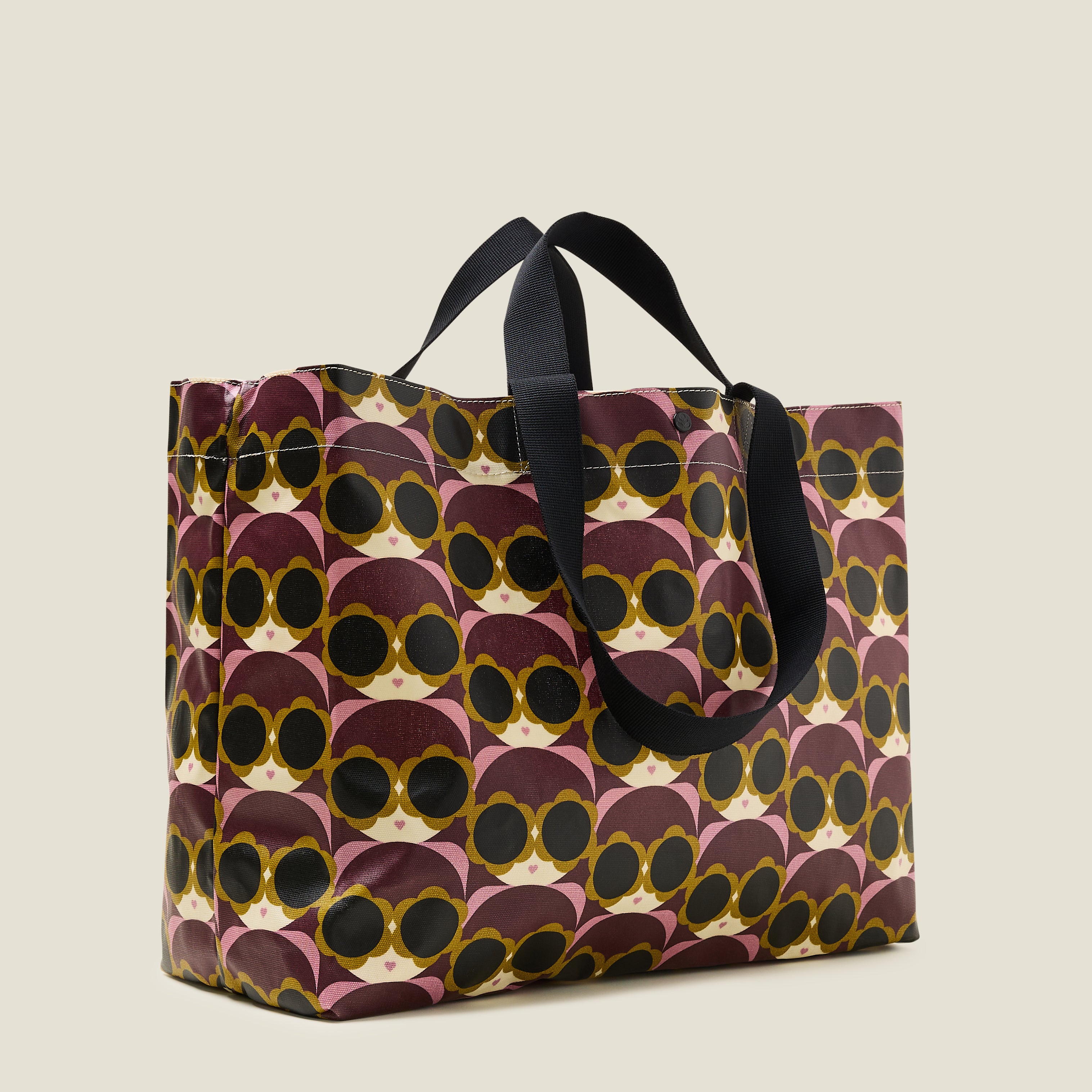 25AELLA976-4545RolloutLargeTote-LolaMorello1