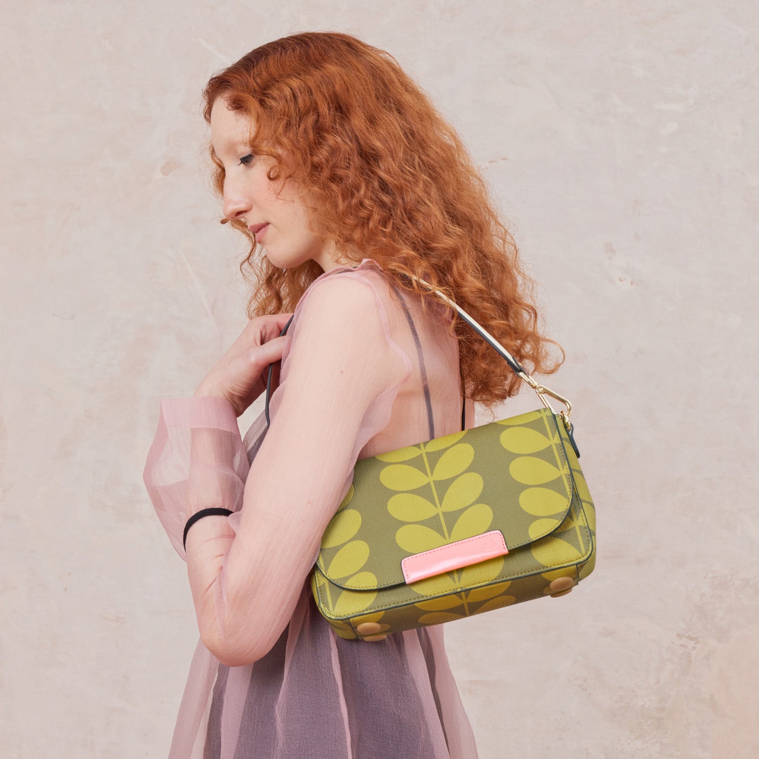 25AESLS999-3130VeraCrossbody-SolidStem2