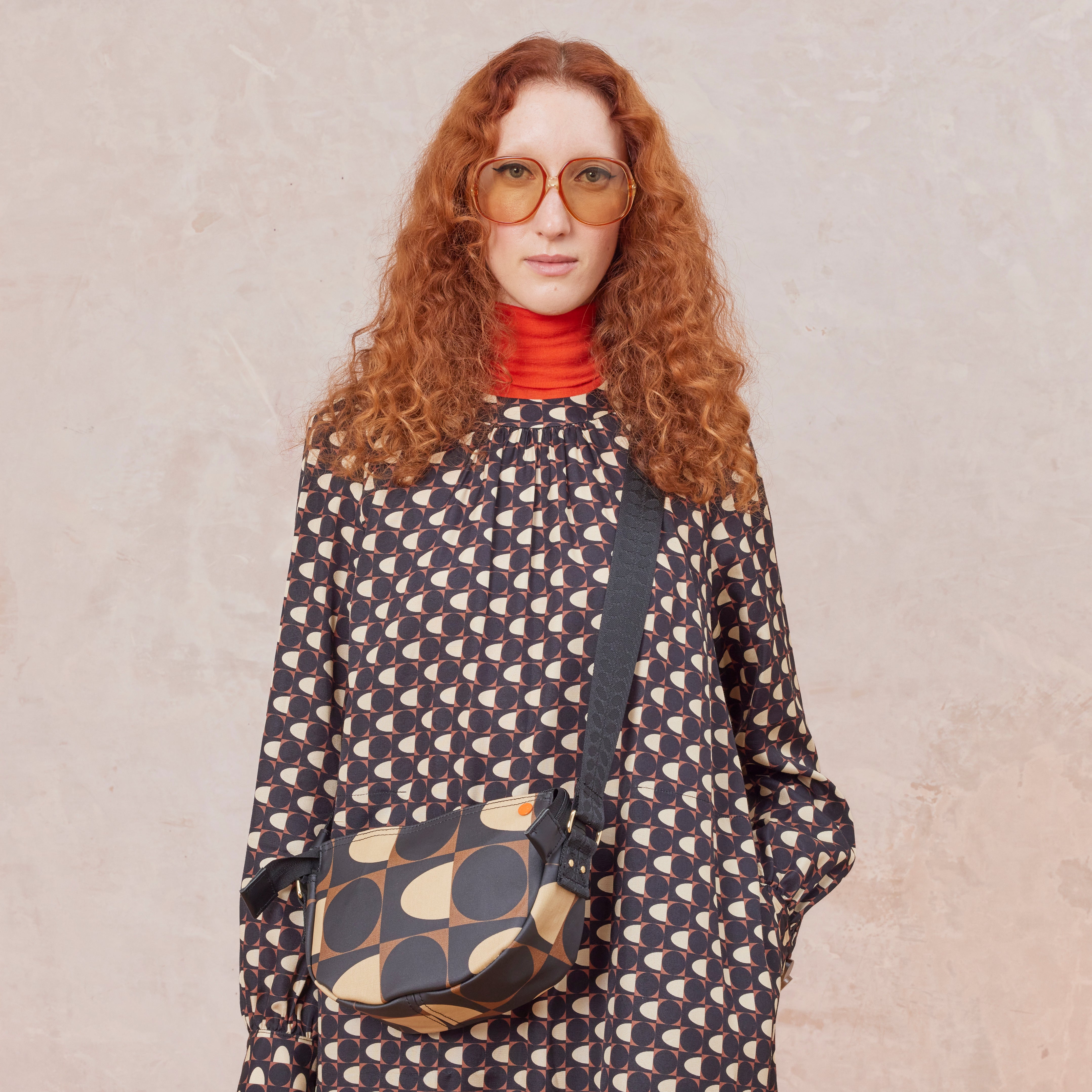 25AESSQ864-2050_MiniRounderCrossbody-SpotSquareMocha1_26676084-d453-46b6-a074-24ed6303a9de