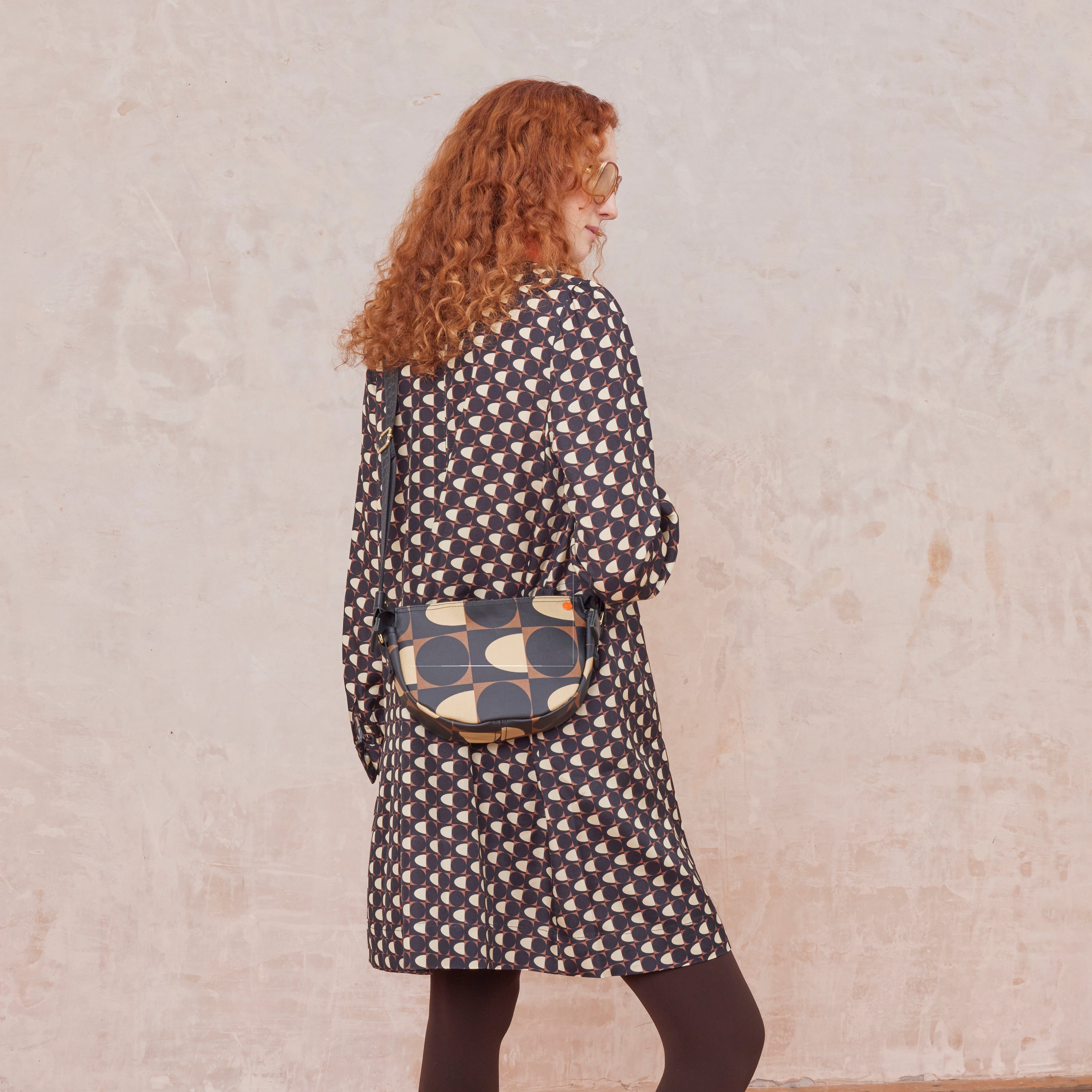 25AESSQ864-2050_MiniRounderCrossbody-SpotSquareMocha2_d26cddfa-3218-4355-9360-2d516e123340