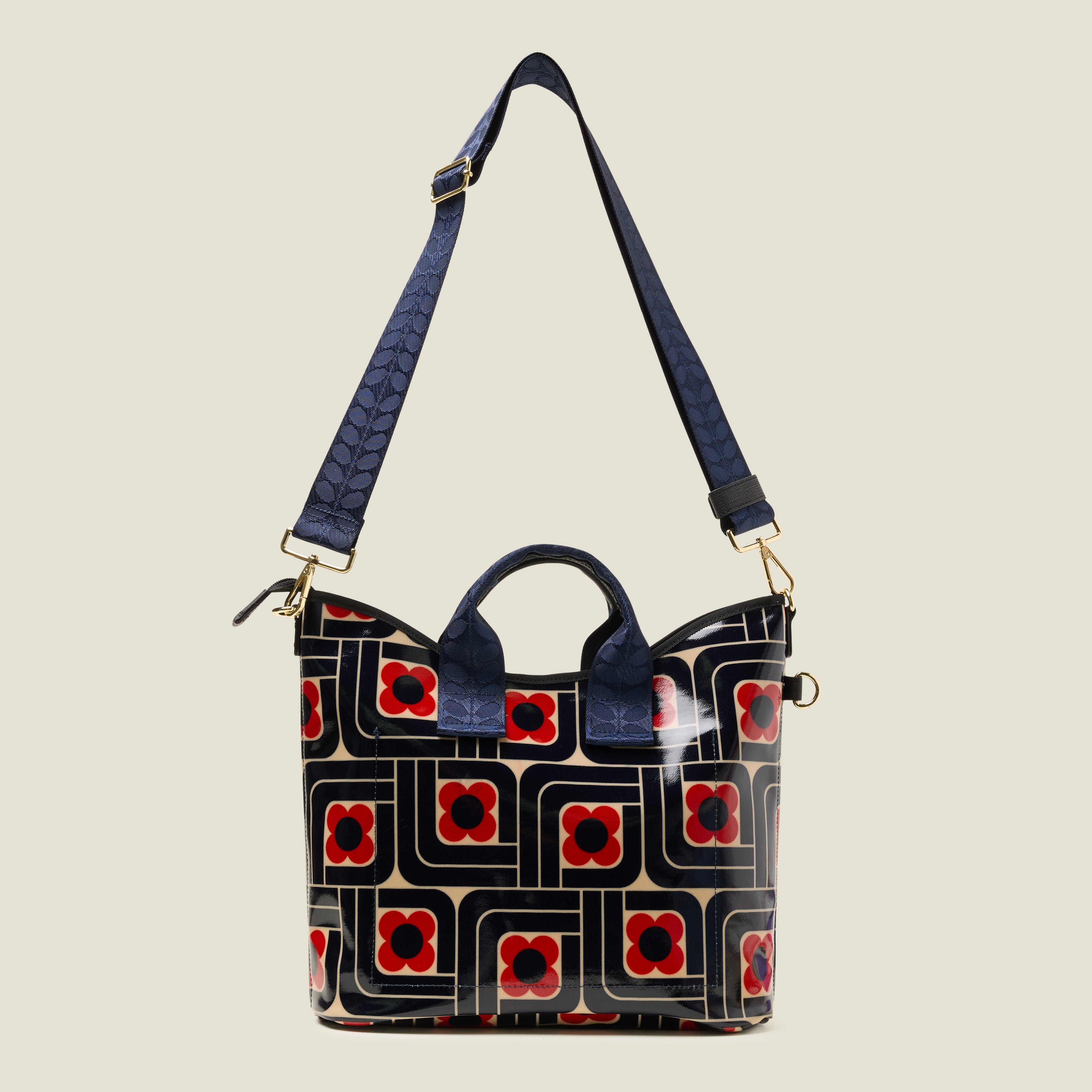 25AEWBL832-0290_CarryGrabToteBag-WoodblockInk3